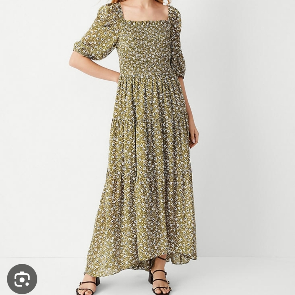 Ann Taylor Olive Green and White Floral Midi Puff Sleeve Smocked Dress. Size 4